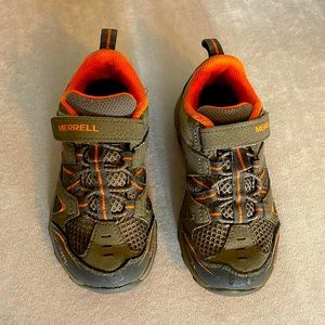 Gently used Merrell Trail Chasers, Size 11w kids WIDE